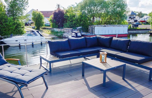 Havelsee Boat Rental | Vacations in a floating house - pure relaxation in the Havelbogen.