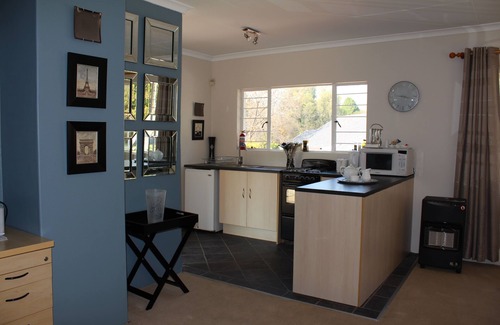 Greater Johannesburg Metropolitan Area Apartment | Vairs Place - apartment