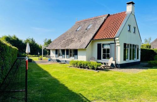 Sint Nicolaasga House | Vakantiehuis aan het water in Friesland
