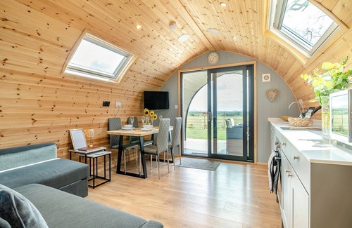 Blackford Ski Chalet | Vale View is a spacious, modern lodge with open-plan living and stunning views.