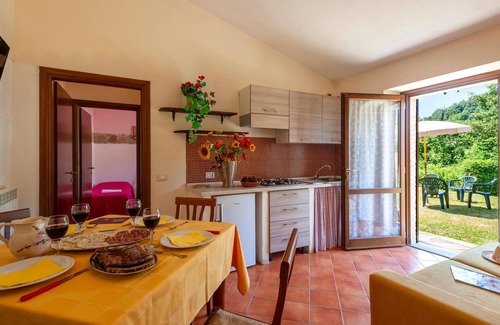 Apecchio Apartment | Valguerriera 6- Rosa Cremisi