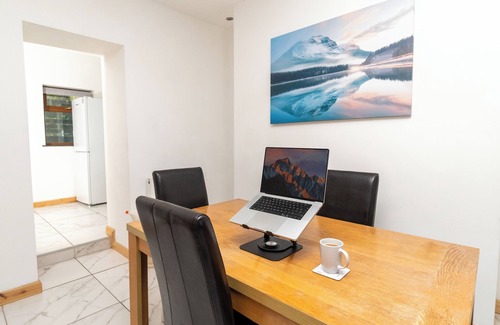Landore House | Valley house - Located just 5 minutes from the city centre