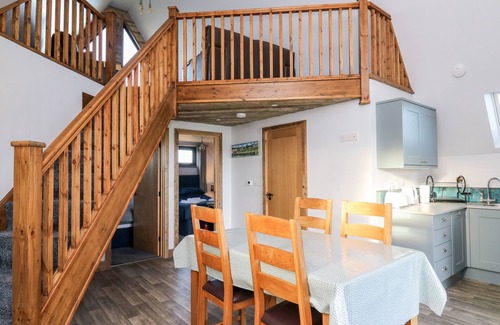 Llandysul Cottage | VALLEY VIEW HIDEAWAY, pet friendly, with hot tub in Ffostrasol