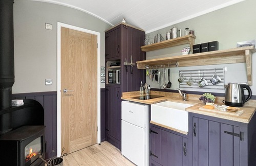 South Molton Apartment | Valley View Retreat Shepherd’s Hut, near North Molton