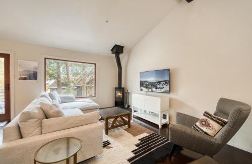 Olympic Valley House | Valley View Townhome # 10 at Palisades by Tahoe Getaways - Shuttle & Walk to the Village!