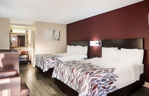 Tupelo Hotel | Value Stay: 2 Family-friendly Units w/FREE Parking and Breakfast! Pets Allowed!