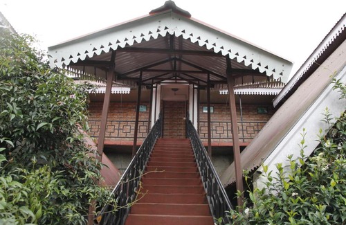 Kaluk House | Vamoose Mandarin Village Resort