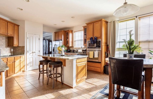 Rossville House | Van Gogh 1- Executive Room in a single family home!