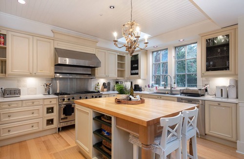 Kerrisdale Villa | ★Vancouver Golf Villa★ Private Oasis