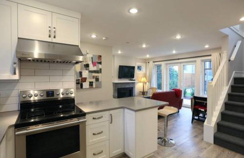 Arbutus Ridge House | Vancouver Traveller Cottage