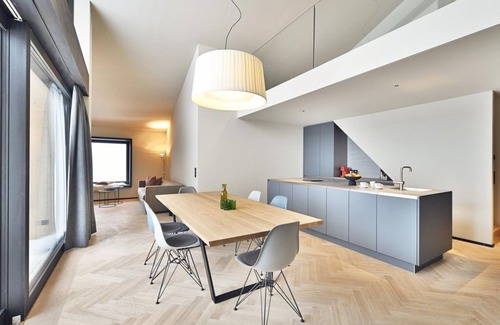 Warth Apartment | Vancouver - W52 Apartments