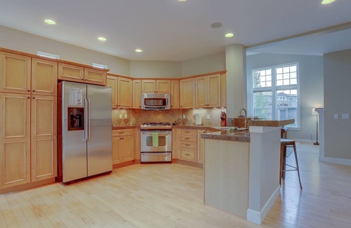 Southern Crossing House | Vantage Point 3 Bedroom Townhouse by RedAwning