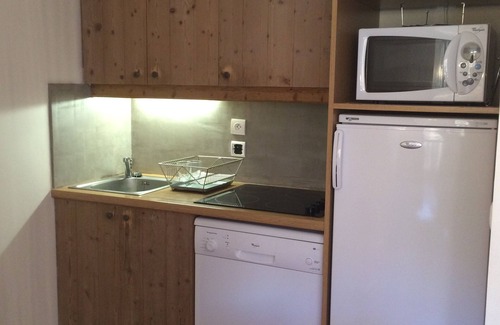 Les Claux Apartment | Vars Les Claux beautiful Apart. 2 c. 6 beds at the foot of the slopes heated pool