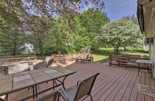 Pomfret House | Vast Vintage-Style Home, half Mi to State Park