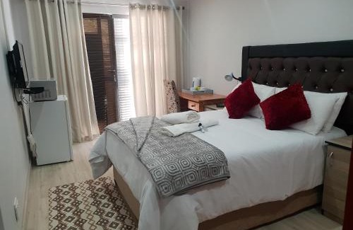 Secunda Bed & Breakfast | Vaticious