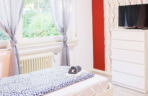 Velbert Apartment | VE01 modern holiday flat with WiFi