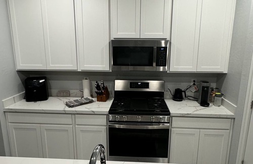 Enterprise House | VEGAS Brand New Upgraded 4-Bed Home, Near Strip