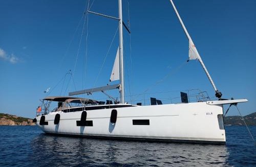 Volos City Centre Boat Rental | Vela