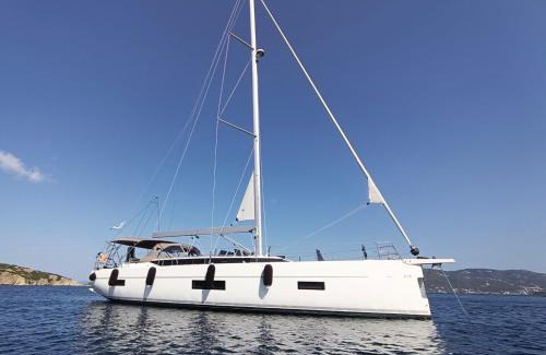 Volos City Centre Boat Rental | Vela