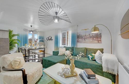 Goresbrook Apartment | Velvet Escape, A Stylish 2-Bedroom London Getaway - Sleeps 6