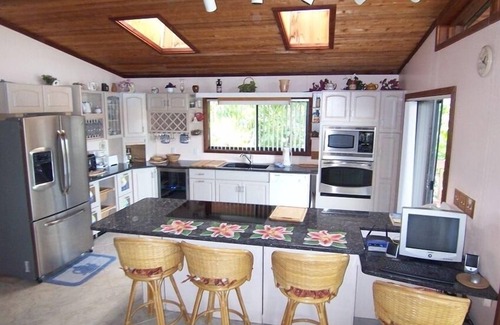 Venetian Shores House | Venetian Tropics weekly Pvt home w/heated Pool, 3 bedroom/70ft dock w/canal