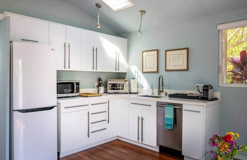 Mar Vista Apartment | Venice Beach Cottage Retreat - Private & Peaceful