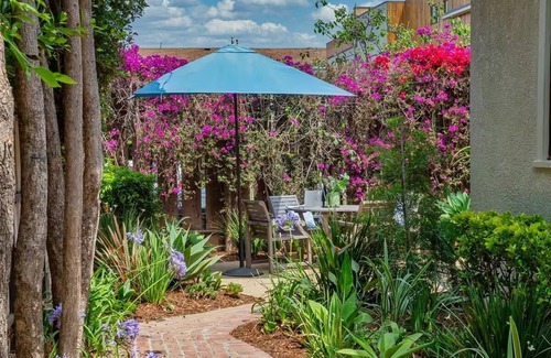 Venice House | Venice Beach Gated Tropical Oasisn