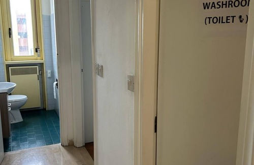 Mestre House | VENICE NIGHT6 DOUBLE ROOM SHARED TOILETA