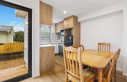 Mangere House | Ventura Escape Townhouse with Parking and Patio
