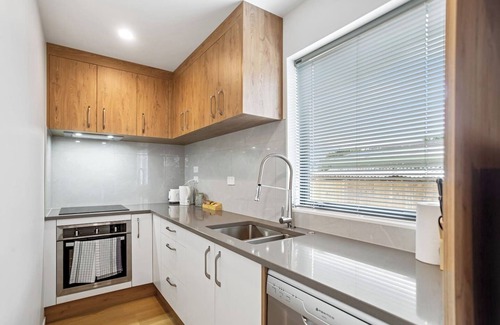 Mangere House | Ventura Haven Townhouse with Parking and Patio