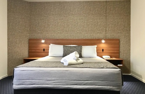 Hamilton Hotel | Ventura Inn & Suites Hamilton