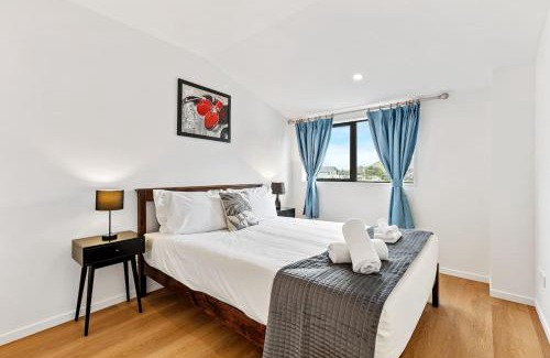 Mangere House | Ventura Serenity Townhouse with Parking and Patio