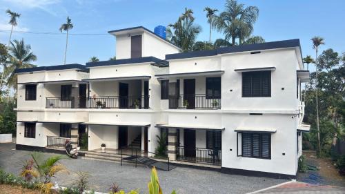 Sulthan Bathery Apartment | VENUE DAYS homestays