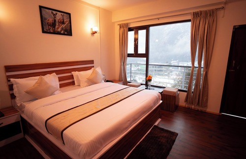 Lachung Hotel | Verdant The Lush Gateway