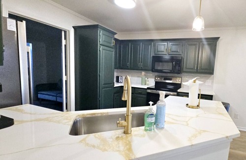 Tyler House | Verde @ Hollytree dr King bed, excellent location Golf