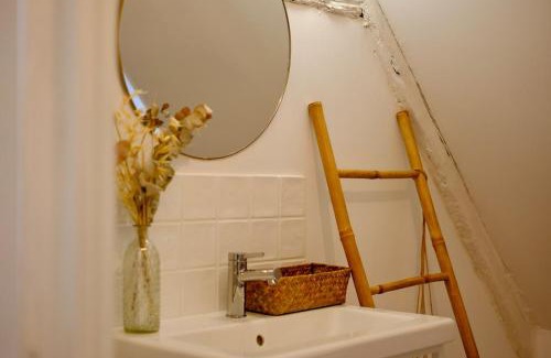 Verneuil-sur-Avre Apartment | Verneuil sur Avre - Romantic room