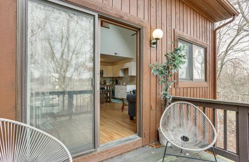 Vernon Apartment | Vernon Township Condo with Balcony Near Ski Lifts!