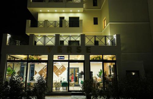 Stefanestii de Jos Hotel | Verse