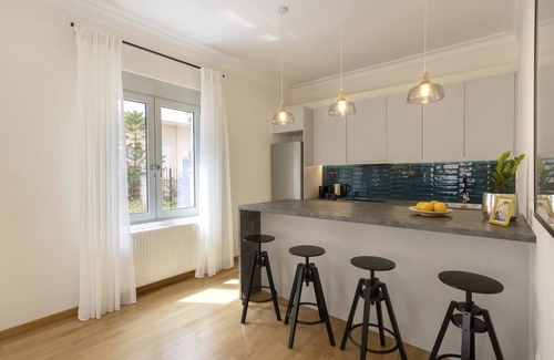 Pangrati Apartment | Versi2- Stylish 2BR pays homage to timeless charm