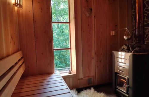 Egliseneuve-d'Entraigues Cottage | Very comfortable, quiet cottage, wifi, Sancy near Super Besse