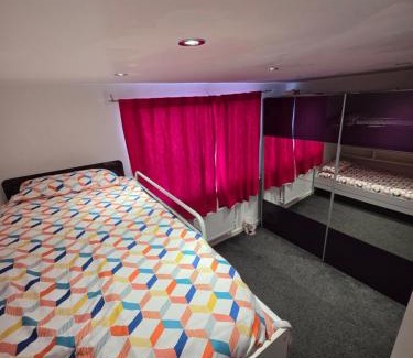 Coventry Apartment | Very cosy 3 bedroom house close to city