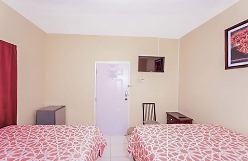 Gordon Town Hotel | Very cozy, clean, close to Bob Marley Beach, Cane River Falls & close to airport