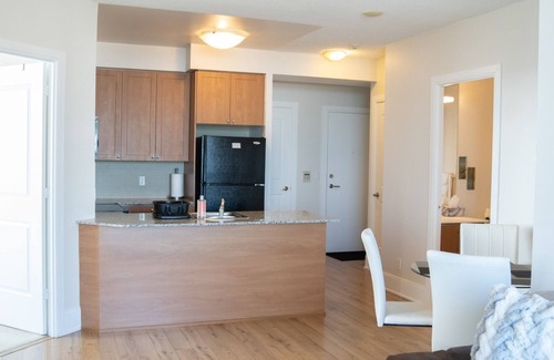 Downtown Mississauga Condo | Very cozy large 2/2 Mississauga condo with parking.