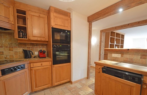 Verbier Apartment | Very nice apartment at the heart of Verbier. It is located in 2 minutes of the central place, the sh