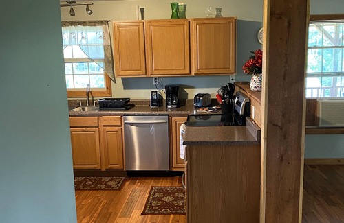 Saint Helens House | Very peaceful 3 bedroom, 2 1/2 baths cabin within minutes of RRGorge and NB.