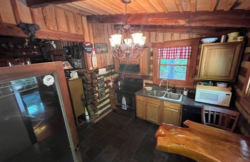 Marrowbone Cabin | Very Private Rustic Log Cabin - Nashville Tennessee