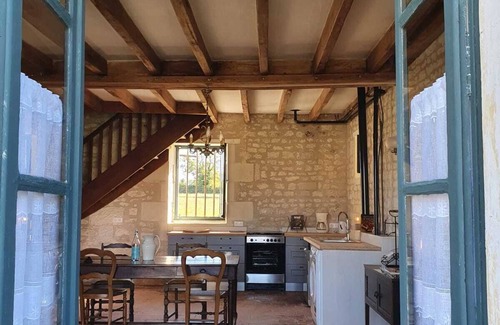 Razines House | Very spacious Guesthouse near Richelieu