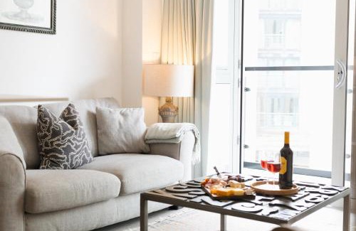 Poole Apartment | Vespasian's Abode by Grandeur Property