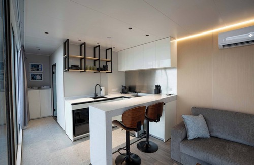 Bridgeport Apartment | Vessel 3 - Sleek Waterfront Vessel | Backyard AC/Heat Nature Escape