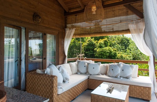 Praslin Island Ski Chalet | Veuve Noire - Private pool + Free Wifi + Outdoor Showers